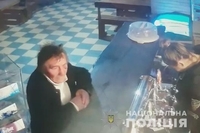 Правоохоронці просять допомогти встановити особу чоловіка, який загинув у ДТП (ФОТО)