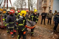 Кількість жертв у Тернополі зросла: У знищеному росіянами будинку знайшли тіла жінки і 2 дітей (ФОТО)