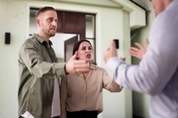 Що покласти під плінтус, щоб захистити свій добробут від заздрісних сусідів: народні прикмети