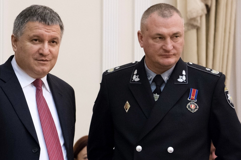 Листопад 2016: Міністр внутрішніх справ Арсен Аваков (ліворуч) та новопризначений керівник Нацполіції