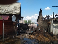 На Рівненщині мало не згорів будинок і легковик (ФОТО)