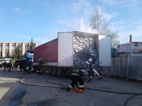 У Рівному 20 рятувальників гасили вантажівку з вугіллям (ФОТО/ВІДЕО)