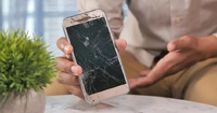 Чому не можна користуватися телефоном, у якого розбитий екран
