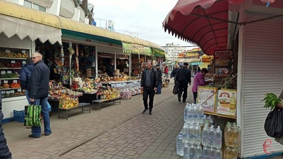 Ринок в Івано-Франківську з матеріалу Бліц-Інфо, але незрозуміло -- коли було зроблене фото