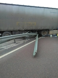 Біля Корця вантажний автомобіль втрапив у серйозну аварію (ФОТО)