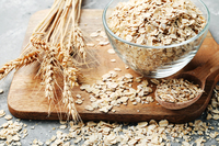 Вівсяна каша чи пластівці: що корисніше і в чому принципова різниця