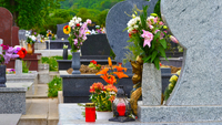 Чому на кладовищі НЕ можна дивитися на чужі могили? 