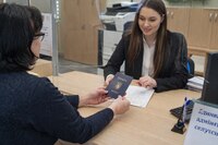 Чи потрібно мешканцям Рівненщини міняти паспорт-книжечку після 45 років на ID-картку