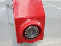 Хтось розбив світлофор та відколупав кнопку у Рівному (ФОТО) 
