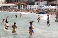 Наближається потужний спалах Covid-19: туристи «атакували» пляжі (ВІДЕО)

