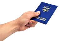 Два закордонних паспорти: чи дозволено це в Україні у 2024 році 