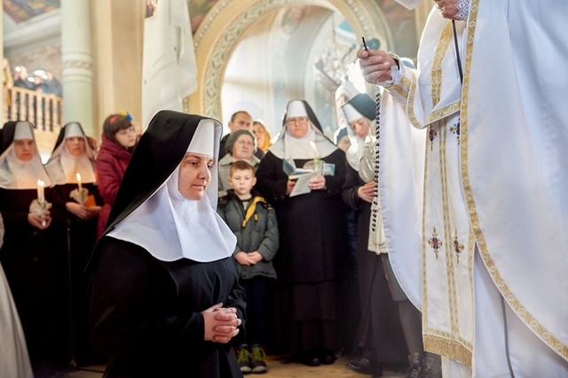 Все...Дівчина стала монахинею, "Христовою нареченою". Фото Михайло Балушка.