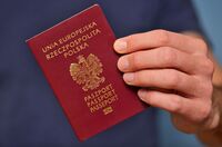 Зростання в рази: скільки українців отримали громадянство Польщі?