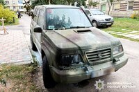 Пожежа у дворі багатоповерхівки на Соборній: відомо, хто спалив авто військовому (ФОТО)
