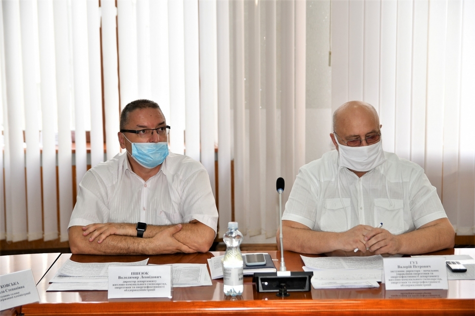 Валерій Пшеюк - зліва у масці. Фото РОДА.