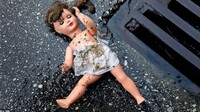 Педофіл у Києві роздягнув у під'їзді 6-річних дівчаток і сам стояв голий: прикмети злочинця