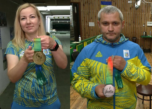 Оксана Ковальчук та Олег Омельчук демонструють завойовані медалі. Фото - ЮА:Рівне.