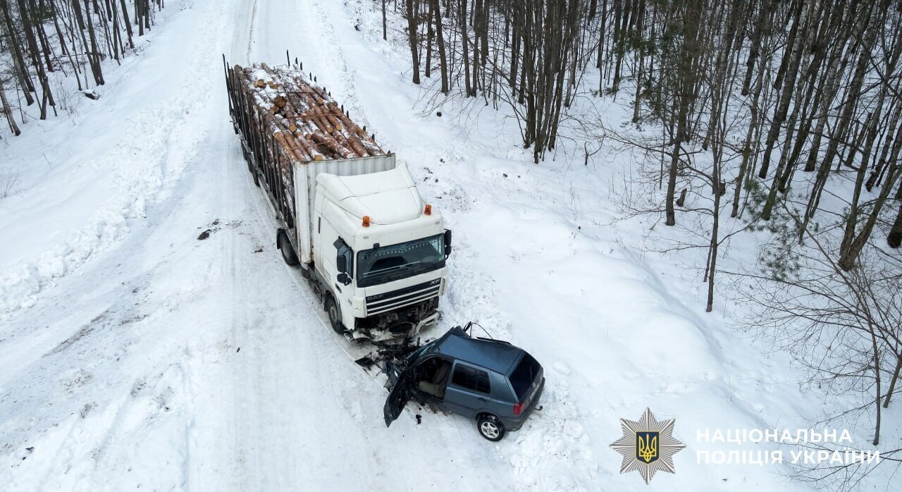 Зіткнення з фурою стало летальним: на Рівненщині загинув водій легковика