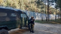 Польща завершила захисний бар'єр на кордоні з Білоруссю (ФОТО)
