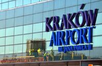 Сімох чоловіків-українців затримали в аеропорту Кракова