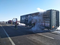 Вантажівку з 20 тоннами машинного мастила рятували на Рівненщині від пожежі  (ФОТО)