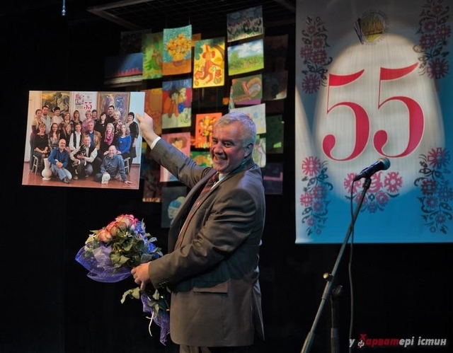 Директор художньої школи Артур Мартиненко, під час урочистостей з нагоди 55-річчя школи у 2014 році