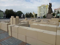 У Рівному на майдан Незалежності привезли 254 коробки (ФОТО)