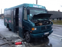 На Рівненщині водій маршрутки не доїхав до автосервісу, бо автомобіль загорівся на ходу