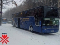 Міжнародний автобус на Польщу застряг на вулиці Данила Галицького у Рівному (ФОТО)