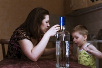У Рівному діти потерпають від алкоголізму матерів