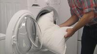 Які подушки можна прати в машинці: ТОП-8 правил та порад