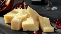 Ви цього точно не знали. З чого насправді виготовляють сир пармезан? 