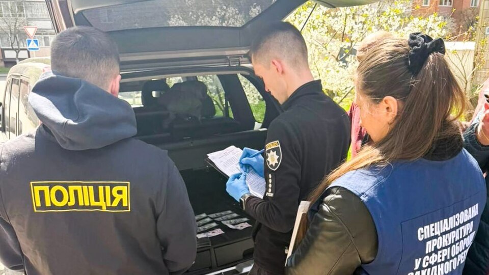 Обіцяв перевести в тил: на Рівненщині викрили війського на вимаганні хабаря 