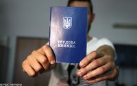 Як оцифрувати трудову книжку і кому для стажу потрібні навіть свідки: розʼяснення від ПФУ
