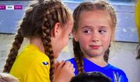 Маленькі чарівні фанатки з України вразили всіх під час матчу з Англією (ФОТО)