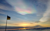 Неземні кольори: українські полярники показали унікальні «перламутрові хмари» (ФОТО)