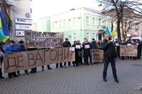 «Не робіть з нас жебраків»: підприємства Рівненщини пікетували «Укрзалізницю» (ВІДЕО) 