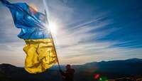 «Ясна погода з синім небом і жовтими кольорами літа»: Яким буде День прапора України