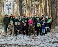 Микола Карпюк разом із дітьми висадив дерева у пам'ять про загиблих на Майдані (ФОТО)