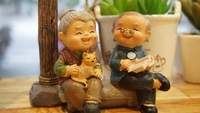 Сьогодні - День бабусь та дідусів: вітання, листівки та СМС (ФОТО)