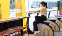 Тренажери замість стільців: McDonald’s бореться з «нездоровою» репутацією (ФОТО/ВІДЕО)