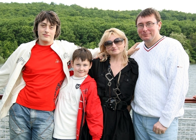 Вочевидь, на фото родина Луценків -- кілька років тому