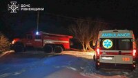 Поспішали на порятунок, але довелося рятувати їх: на Рівненщині «швидка» потрапила у пастку