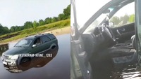 «Бегом по трактора бл*ть»: на Рівненщині позашляховик застряг у канаві (ВІДЕО)