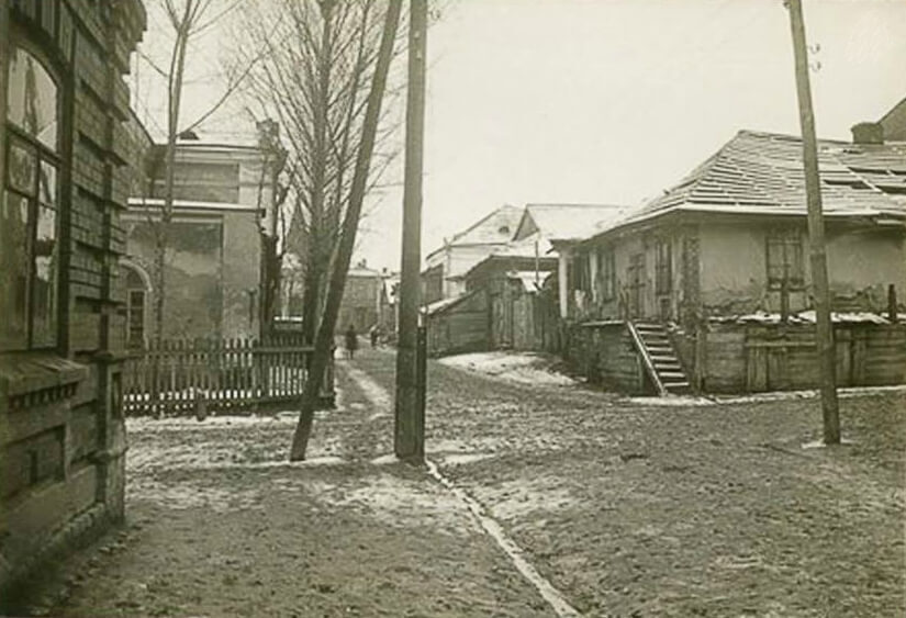 Перетин Шкільної і Замкової. 1921 рік. Фото - РівнеРетроРитм
