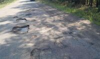 «Можна погубити колеса»: коли відремонтують проблемну дорогу Рівненщини(ФОТО)