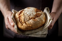 Три речі, які не можна робити з хлібом, аби не накликати бідність та негаразди: народні прикмети