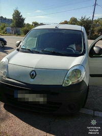 Угорець на  Renault протаранив чуже авто у Рівному і втік (ФОТО)
