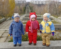 Трійка рівненських татусів, які виховують трійню (ФОТО)