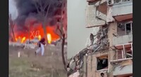 «Жінка над проваллям»: Показали перші хвилини після удару ракети по багатоповерхівці у Дніпрі (ВІДЕО)